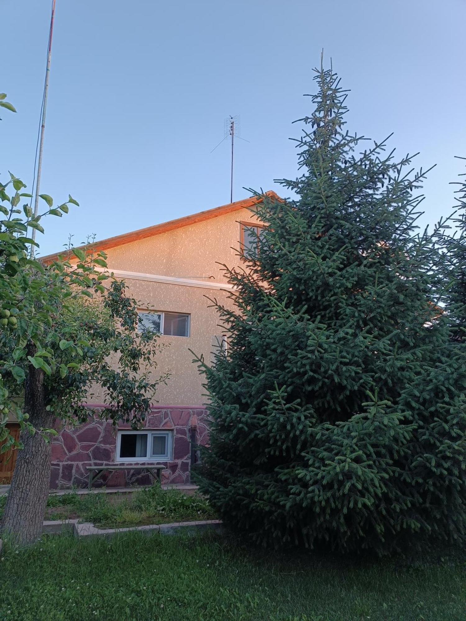 Guest House Aziza Bokonbayevo Buitenkant foto